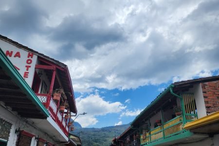 jardin-colombia-colorful-balcony-andean-mountains.jpg`